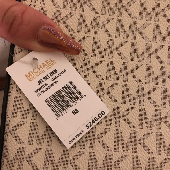 Michael Kors Crossbody - Picture 6 of 6